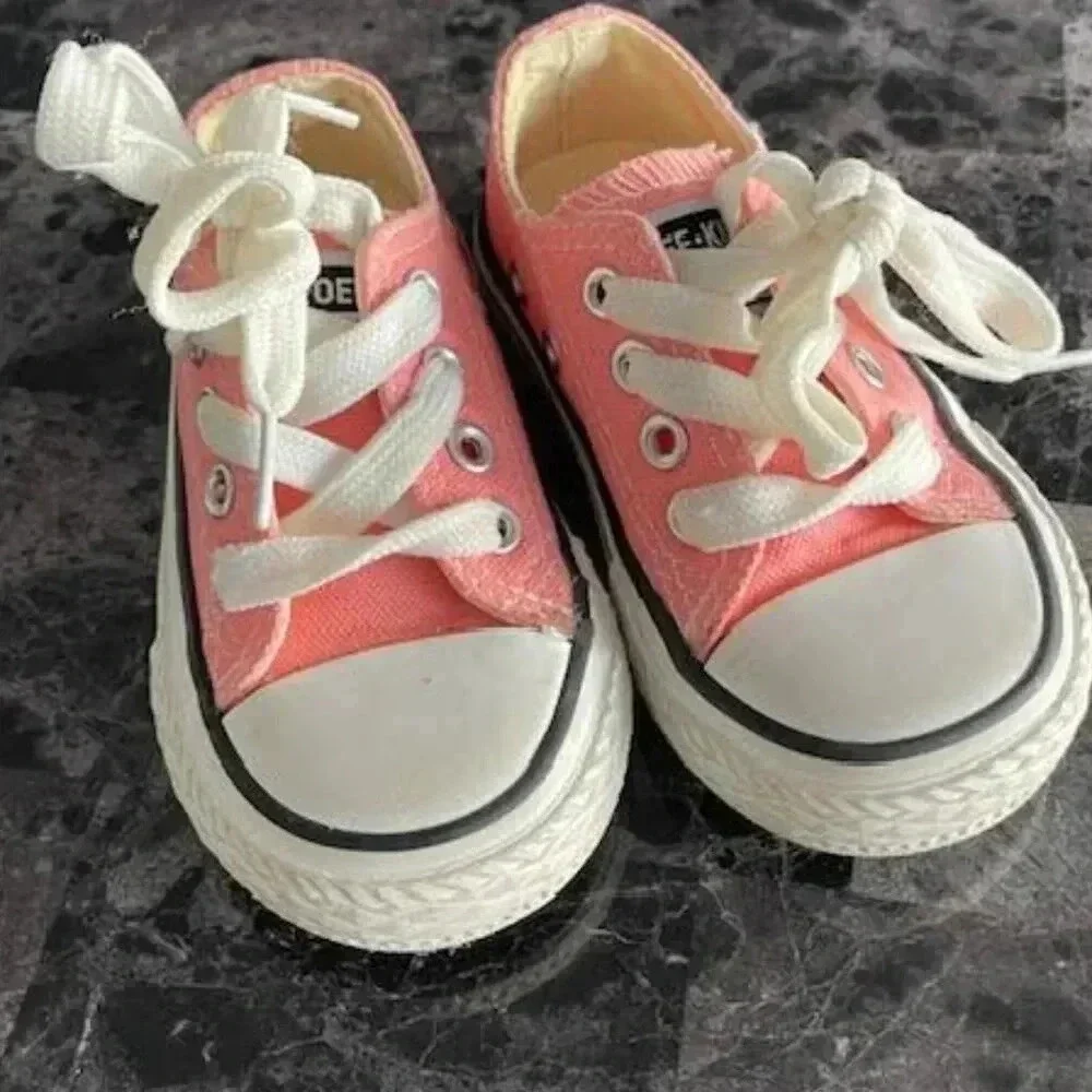 Toddler Kid Canvas Sneaker Size 6 Pink in White
